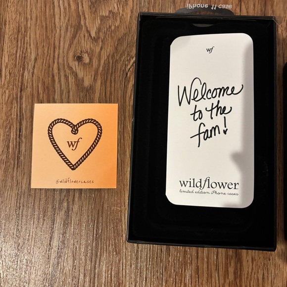NWT Wildflower iPhone 11 Case - Rodeo Drive - Picture 4 of 6